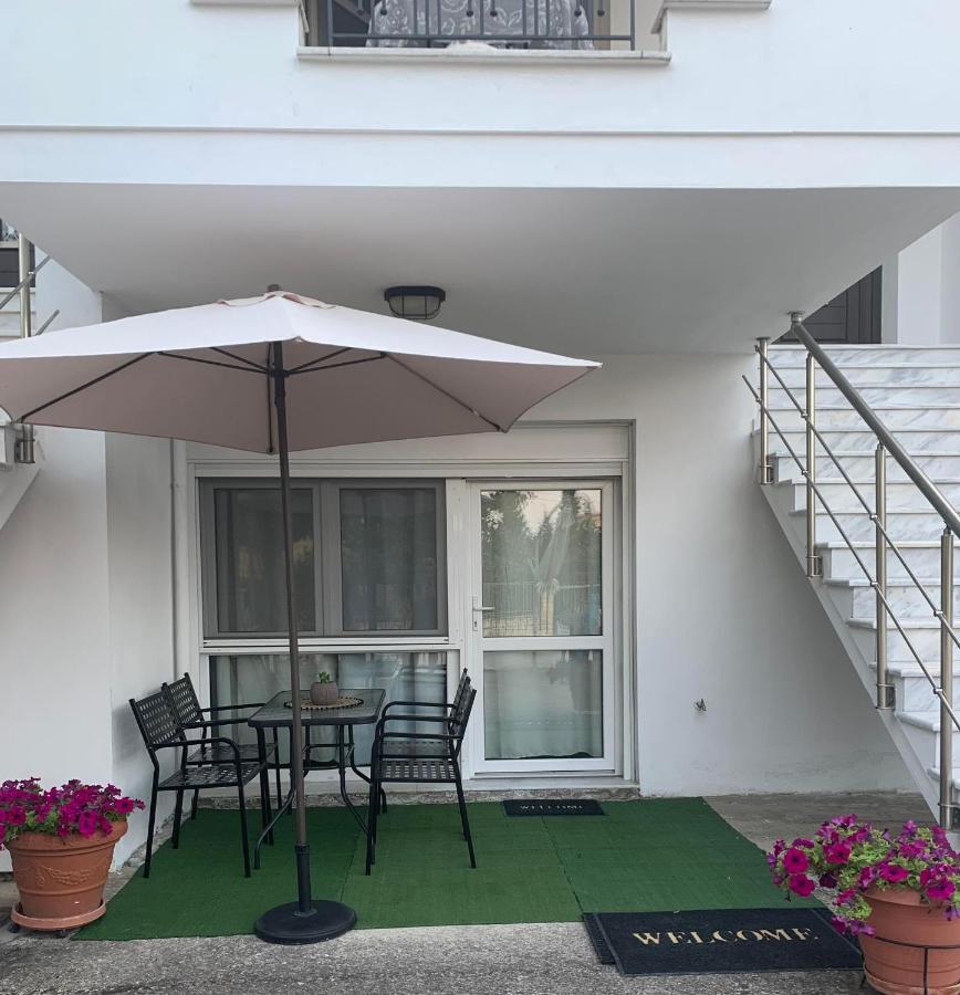 White Paradise Apartment